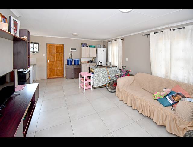 3 BEDROOM HOUSE FOR SALE IN COSMO CITY